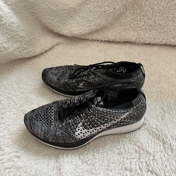 Nike Fly Knit Racer Oreo 7.5 *Rare* - Picture 1 of 5